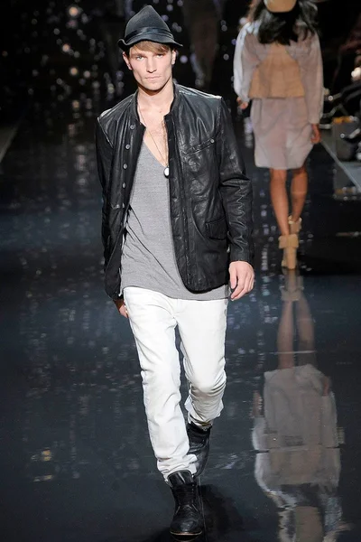 Look 9